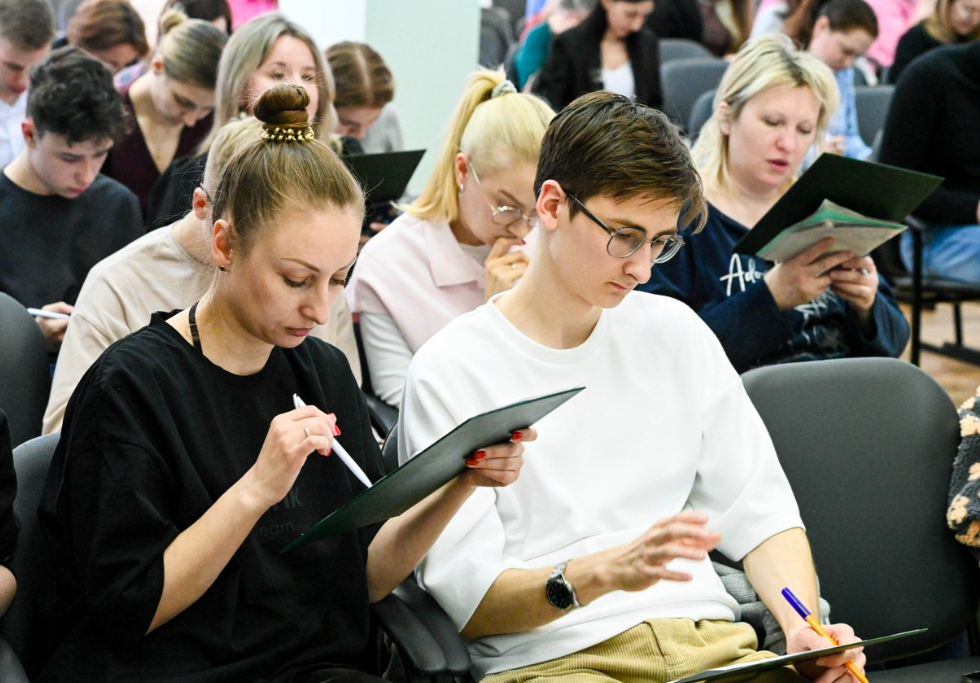 Фото В Новосибирске опубликованы кадры с «Тотального диктанта» – когда ждать результатов 4
